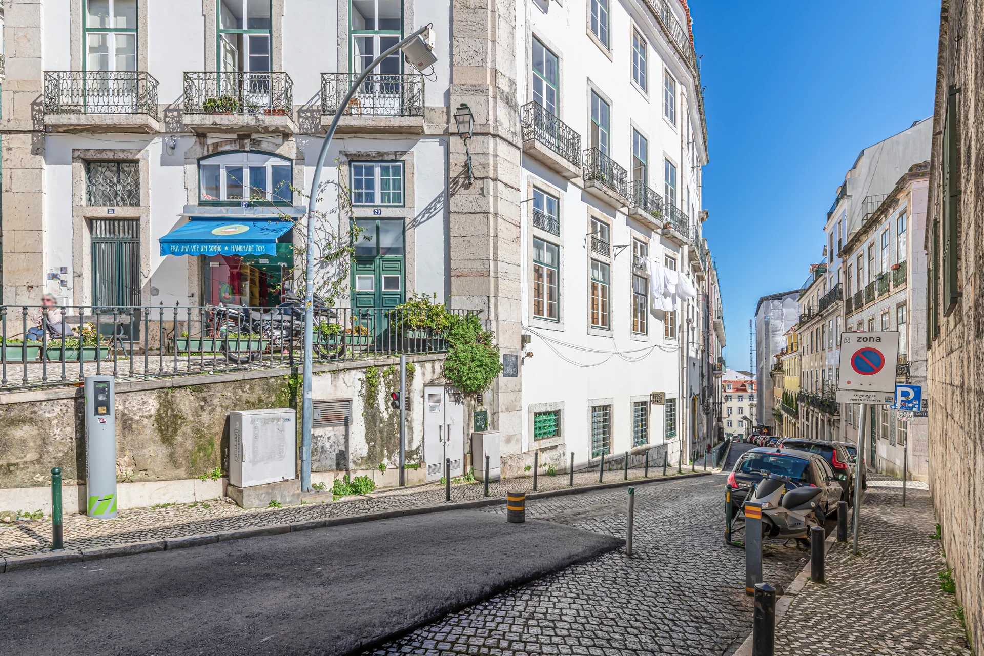 Alfama neighbourhood streets