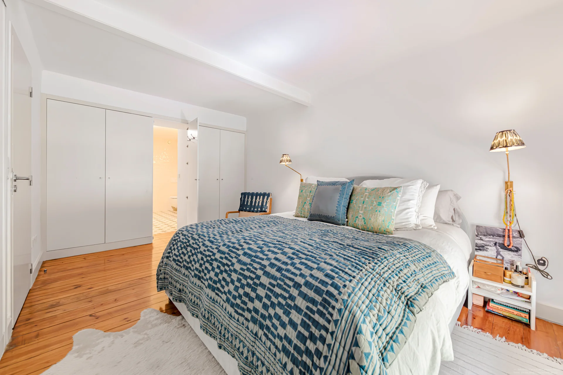 Master suite bedroom